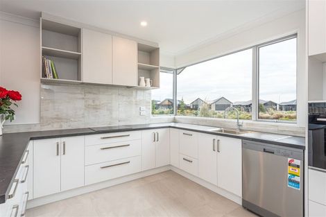 Photo of property in 10 Angus Place, Rangiora, 7400