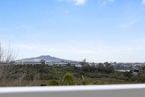 Photo of property in 1/21 Deuxberry Avenue, Northcote, Auckland, 0627