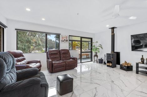 Photo of property in 15e Puriri Avenue, Orewa, 0931