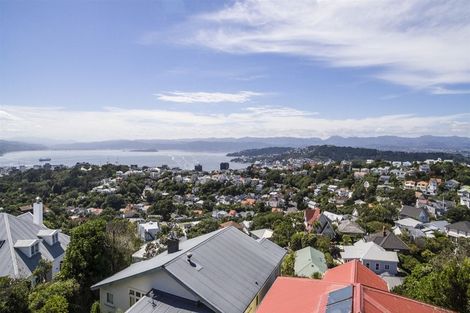 Photo of property in 17 Fairview Crescent, Kelburn, Wellington, 6012