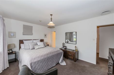 Photo of property in 1 Pluto Place, Beach Haven, Auckland, 0626