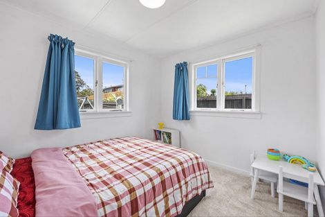 Photo of property in 2/176 Henderson Valley Road, Henderson, Auckland, 0612