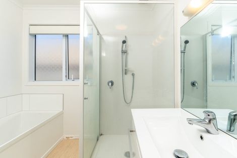 Photo of property in 10 Larsen Crescent, Tawa, Wellington, 5028