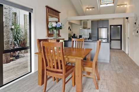 Photo of property in 11 Minnehaha Avenue, Titirangi, Auckland, 0604