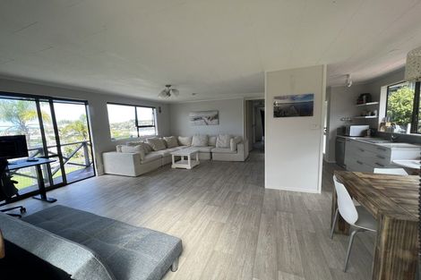 Photo of property in 36 Albatross Road, Red Beach, 0932