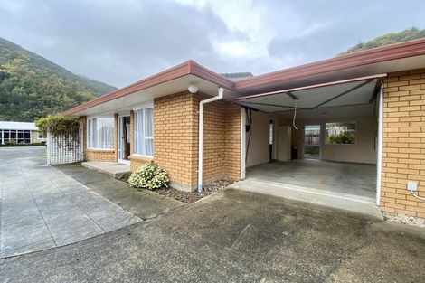 Photo of property in 71a Devon Street, Picton, 7220