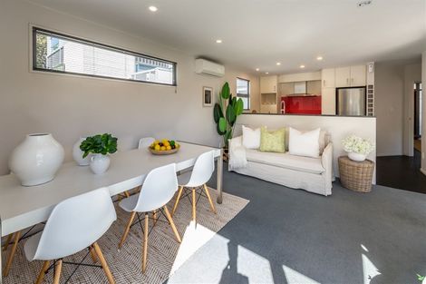 Photo of property in 35 Oakford Close, Riccarton, Christchurch, 8011