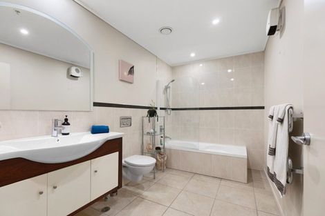 Photo of property in 15/72a Devonport Road, Tauranga, 3110