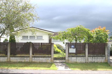 Photo of property in 10 Patts Avenue, Glendene, Auckland, 0602