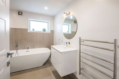 Photo of property in 2/41 Merani Street, Narrow Neck, Auckland, 0622