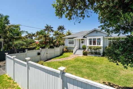 Photo of property in 1/62 Beresford Street, Bayswater, Auckland, 0622