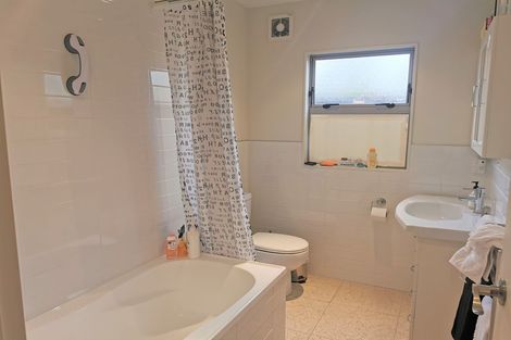 Photo of property in 32a Miro Street, New Lynn, Auckland, 0600