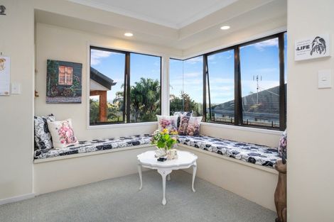 Photo of property in 2 Holcombrooke Lane, Welcome Bay, Tauranga, 3175