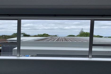 Photo of property in 2/65 Cliff View Drive, Green Bay, Auckland, 0604