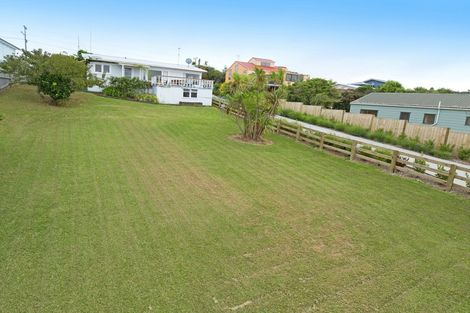 Photo of property in 1049 Whangaparaoa Road, Tindalls Beach, Whangaparaoa, 0930