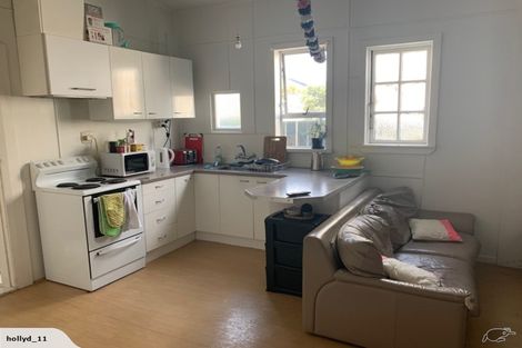 Photo of property in 147 Onepu Road, Lyall Bay, Wellington, 6022