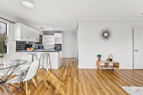 Photo of property in 2/12 Cameron Place, Ranui, Auckland, 0612