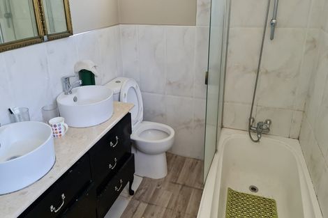 Photo of property in 35 Longburn Road, Henderson, Auckland, 0610