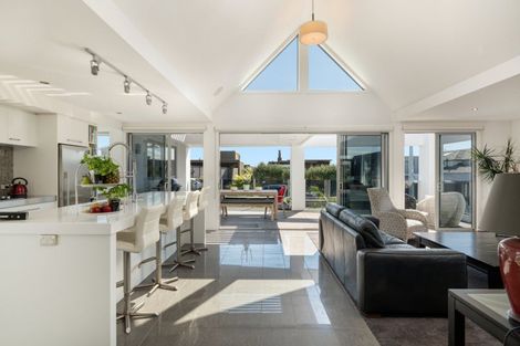 Photo of property in 116 Karewa Parade, Papamoa Beach, Papamoa, 3118