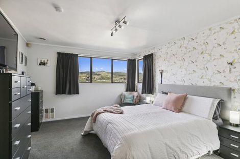 Photo of property in 12 Cullen Place, Tawa, Wellington, 5028