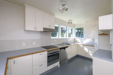 Photo of property in 18 Kawau Grove, Waikanae Beach, Waikanae, 5036