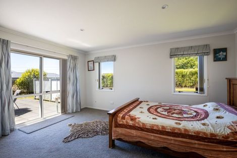 Photo of property in 74 Fernbrook Drive, Hurworth, New Plymouth, 4310