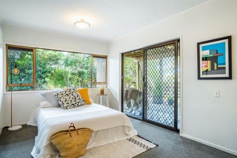 Photo of property in 42 Deuxberry Avenue, Northcote, Auckland, 0627