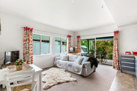 Photo of property in 1/2 Merwood Lane, Devonport, Auckland, 0624