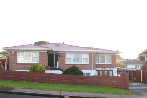 Photo of property in 1 Lynmore Drive, Hillpark, Auckland, 2102