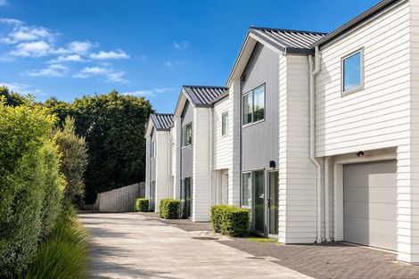 Photo of property in 47d Gossamer Drive, Pakuranga Heights, Auckland, 2010
