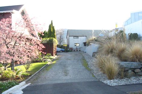 Photo of property in 77 Cedar Drive, Kelvin Heights, Queenstown, 9300