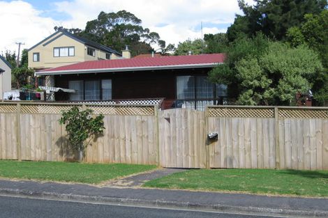 Photo of property in 12 Cliff View Drive, Green Bay, Auckland, 0604