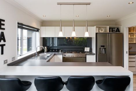 Photo of property in 4 D'urville Place, Kelvin Grove, Palmerston North, 4414