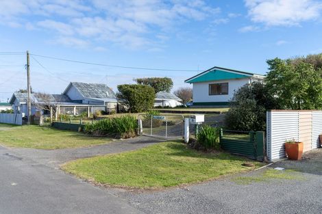 Photo of property in 6 Warren Street, Foxton Beach, Foxton, 4815