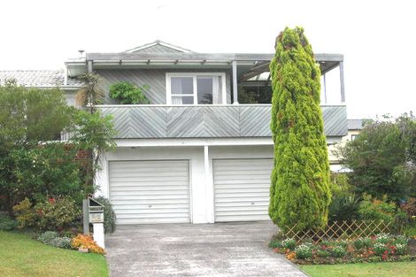 Photo of property in 1/2 Manhattan Heights, Glendene, Auckland, 0602