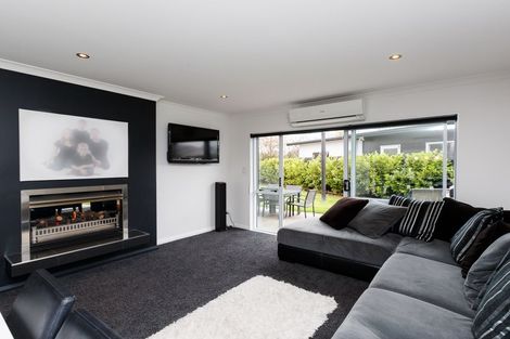 Photo of property in 4 D'urville Place, Kelvin Grove, Palmerston North, 4414