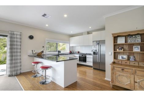 Photo of property in 15 Canary Way, Whitby, Porirua, 5024