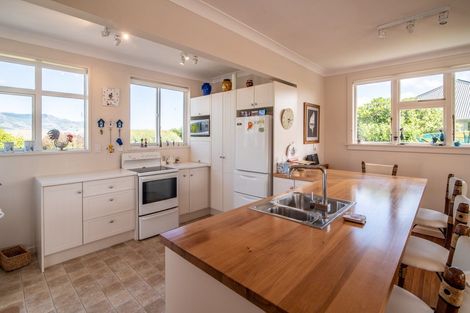 Photo of property in 30 Okains Bay Road, Robinsons Bay, Akaroa, 7581