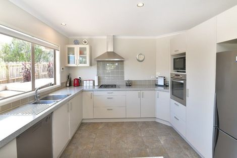 Photo of property in 5 Seamount Drive, Red Beach, 0932