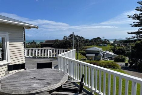 Photo of property in 10 Domain Crescent, Muriwai, Waimauku, 0881