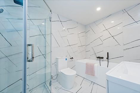 Photo of property in 21a Barron Drive, Green Bay, Auckland, 0604