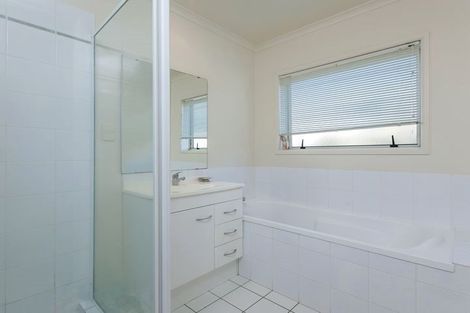 Photo of property in 52 Summerland Drive, Henderson, Auckland, 0612