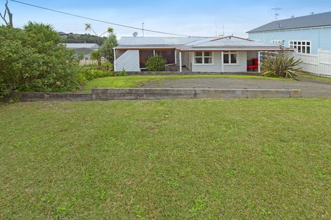 Photo of property in 1049 Whangaparaoa Road, Tindalls Beach, Whangaparaoa, 0930
