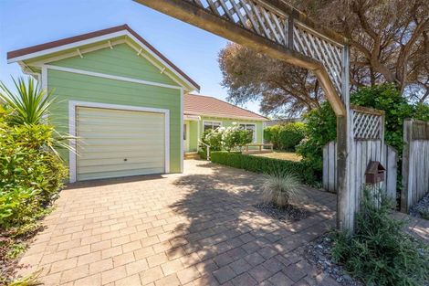 Photo of property in 121 Belvedere Avenue, Waikanae, 5036