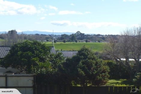 Photo of property in 35 Cumberland Crescent, Welcome Bay, Tauranga, 3112