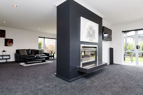 Photo of property in 4 D'urville Place, Kelvin Grove, Palmerston North, 4414