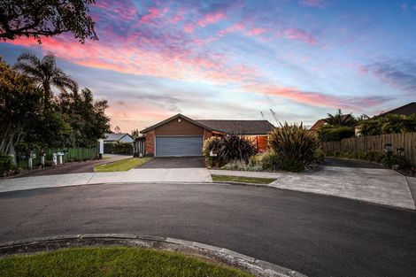 Photo of property in 27 Glucina Avenue, West Harbour, Auckland, 0618