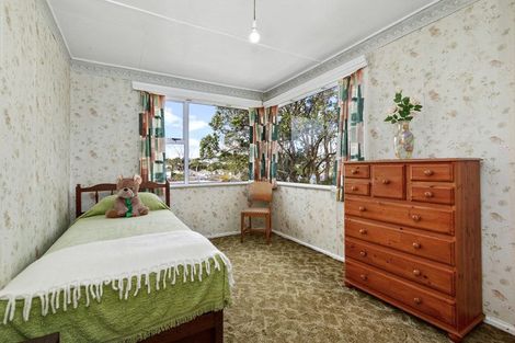 Photo of property in 100 Moorefield Road, Johnsonville, Wellington, 6037