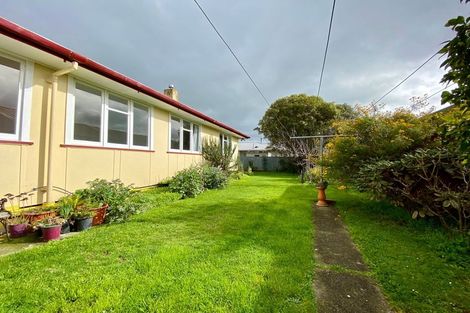 Photo of property in 7 Exeter Crescent, Takaro, Palmerston North, 4412