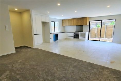 Photo of property in 16b Kaimai Avenue, Massey, Auckland, 0614